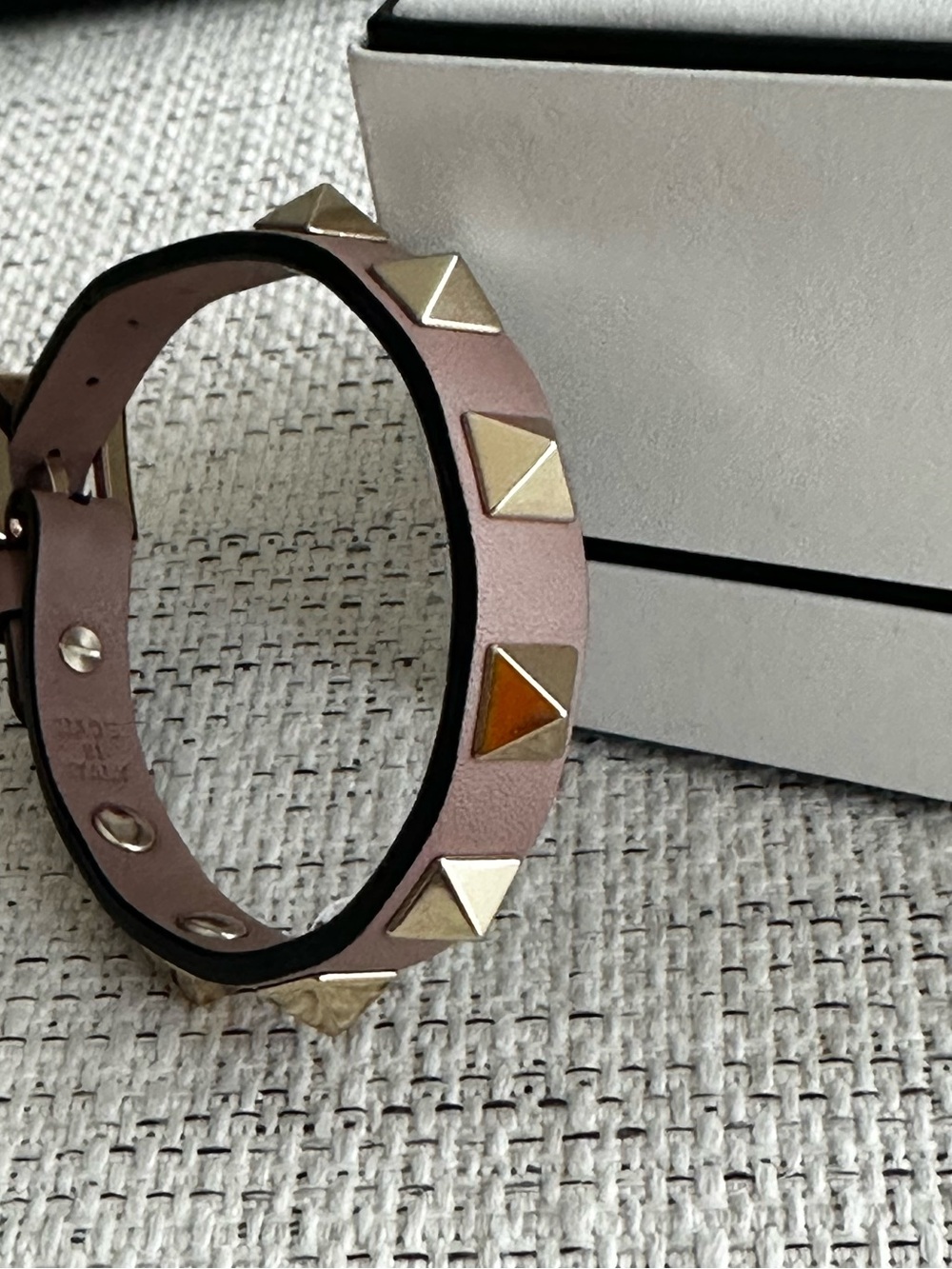 Valentino Garavani rockstud bracelet in Poudre in gold tone studded - Picture 5 of 11